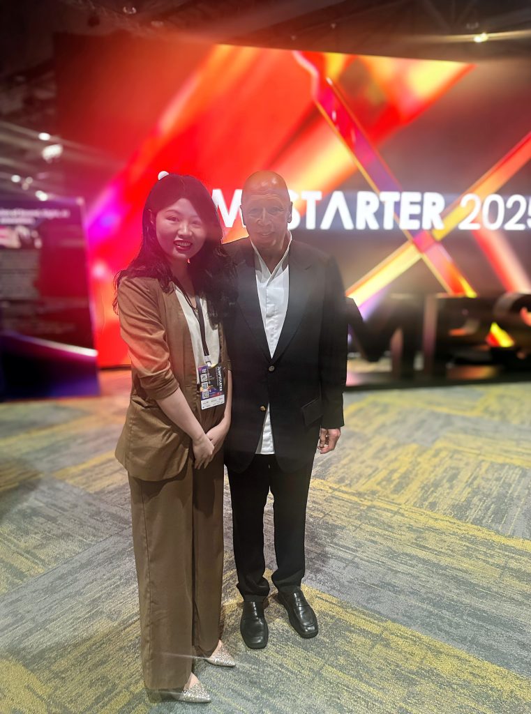 “兰桂坊之父” 盛智文(右)与虹科CEO陈秋苑 (左)
