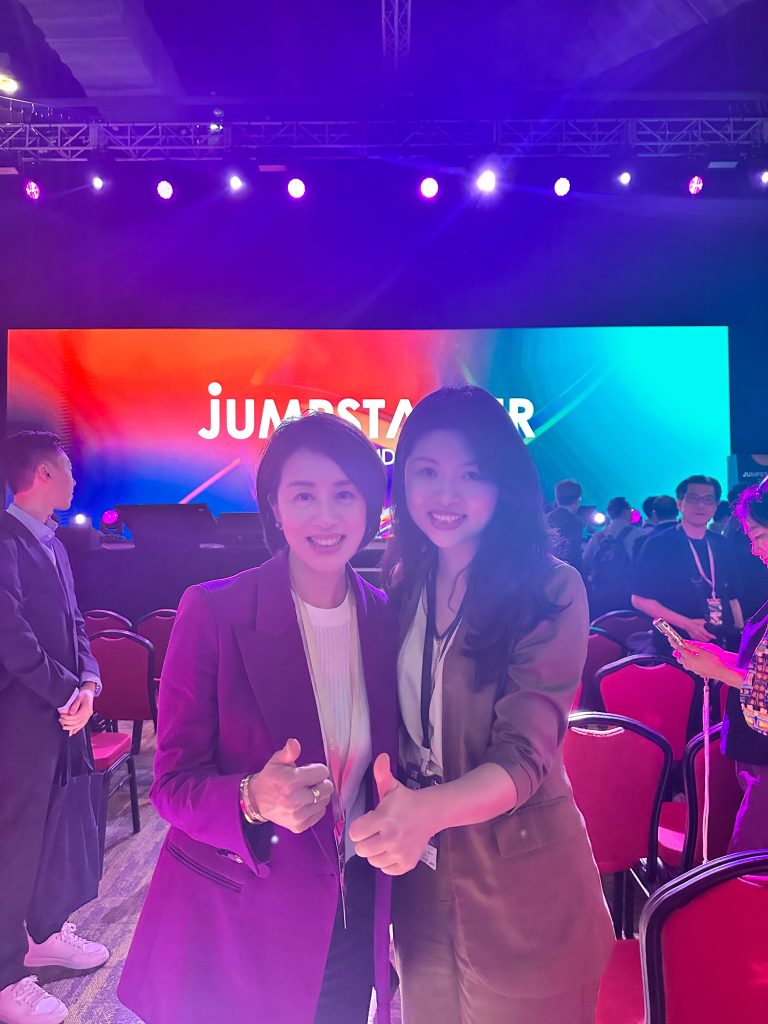 阿里巴巴香港创业者基金执行董事 周駱美琪(左)与虹科CEO 陈秋苑(右)